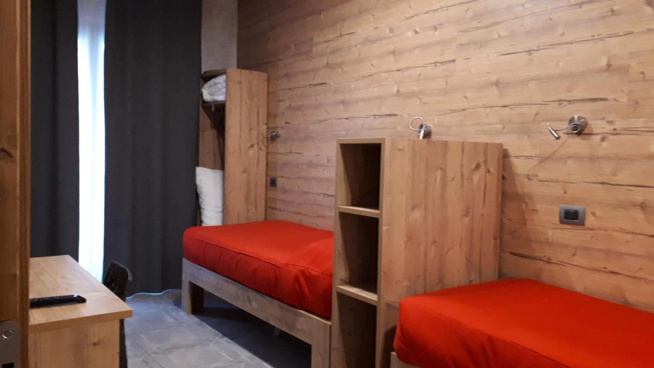 Hotel Bed & Rooms , Corte Rossa -1 Min Walk To Bernina Express Tirano Eksteriør bilde