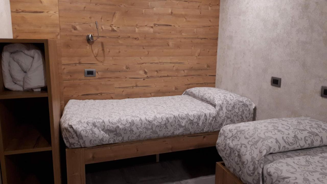 Hotel Bed & Rooms , Corte Rossa -1 Min Walk To Bernina Express Tirano Eksteriør bilde