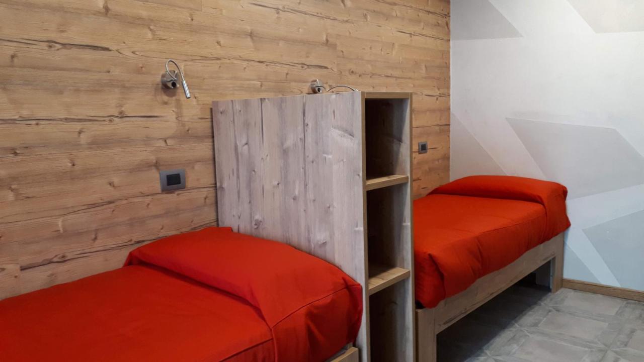 Hotel Bed & Rooms , Corte Rossa -1 Min Walk To Bernina Express Tirano Eksteriør bilde