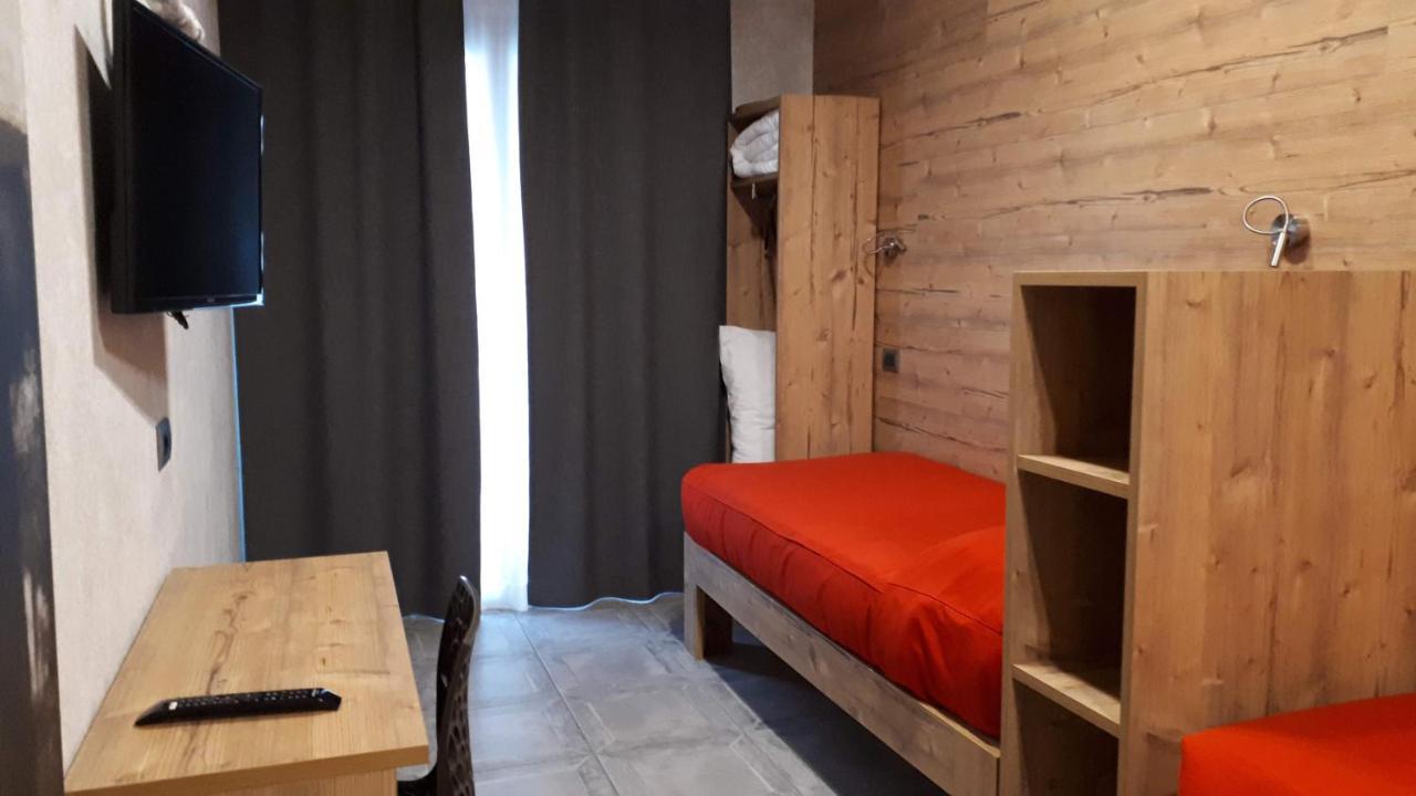 Hotel Bed & Rooms , Corte Rossa -1 Min Walk To Bernina Express Tirano Eksteriør bilde