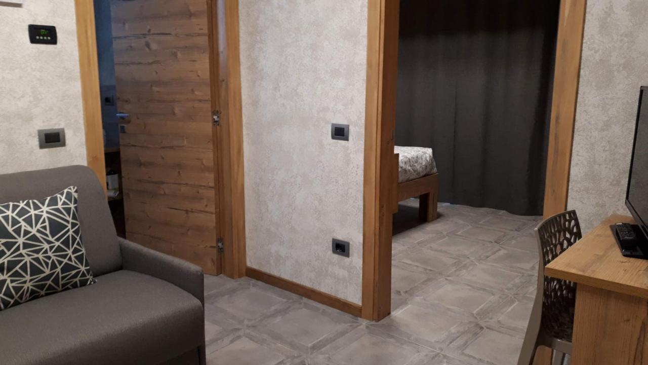 Hotel Bed & Rooms , Corte Rossa -1 Min Walk To Bernina Express Tirano Eksteriør bilde