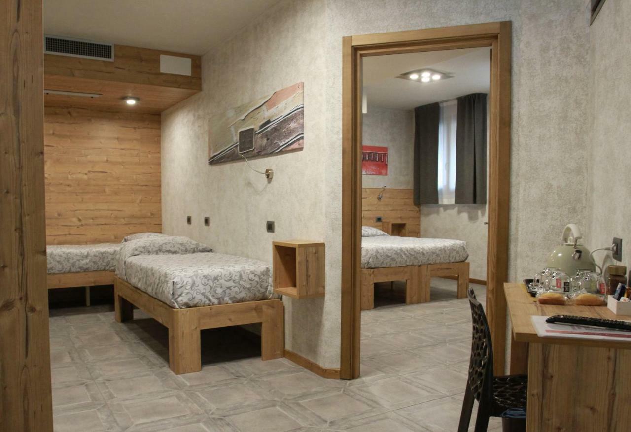 Hotel Bed & Rooms , Corte Rossa -1 Min Walk To Bernina Express Tirano Eksteriør bilde